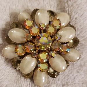 Vintage areodeciant crystal broach